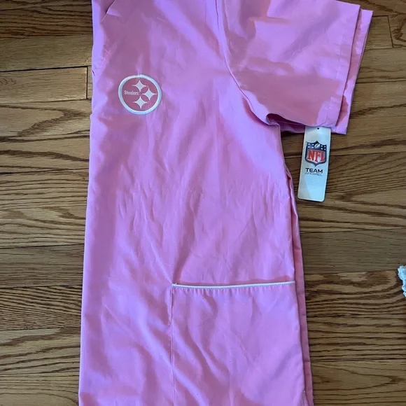 NWT Steelers Scrub Top - Picture 2 of 5